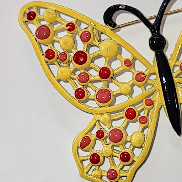 VINTAGE HEDY YELLOW & ORANGE ENAMEL BUTTERFLY BROOCH - OPENWORK DESIGN WINGS - Picture 3 of 8